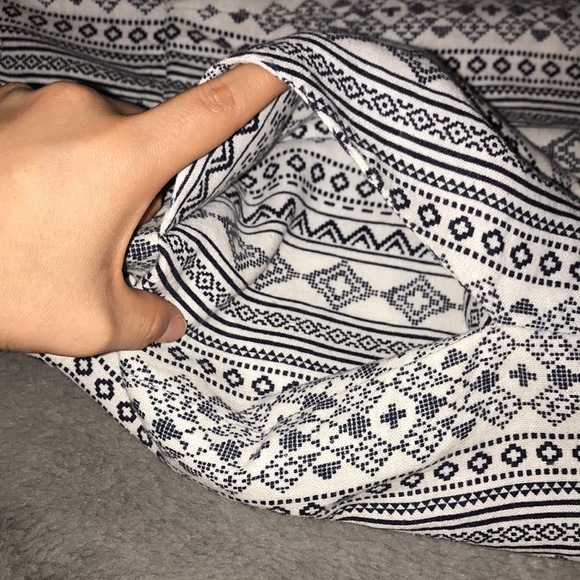 Romper from ‘FASHION ON EARTH’ size small, has a blue white pattern - Picture 8 of 9